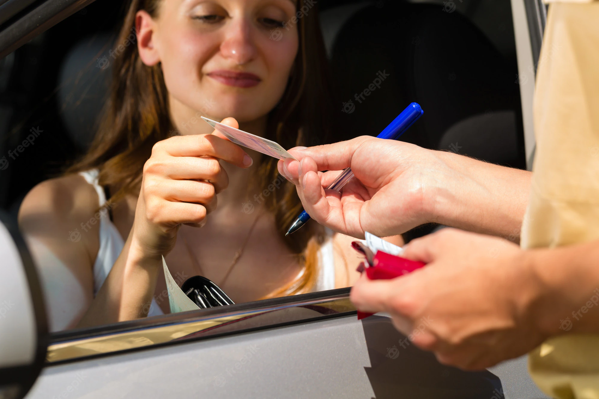 woman getting traffic ticket in new jersey